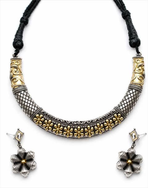 Dual Tone Oxidized Hasdi Set with Floral Earrings
